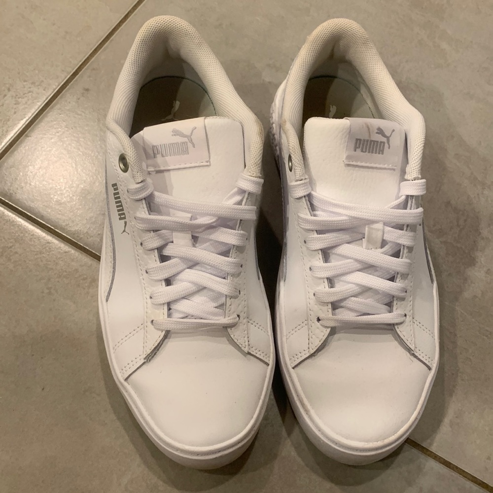 White puma sneakers